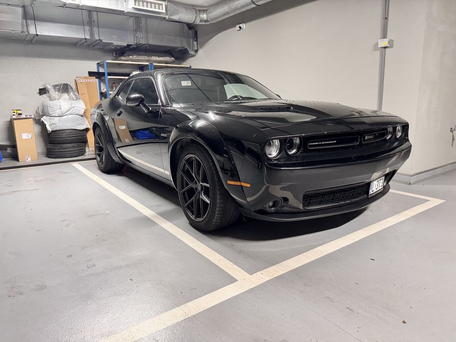 Dodge challenger 5.7 2017r