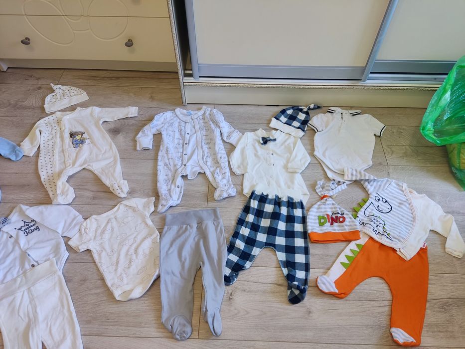 Пакет дитячого одягу лот,  в пологовий розміри 56,62,68 ,74,80,86,9