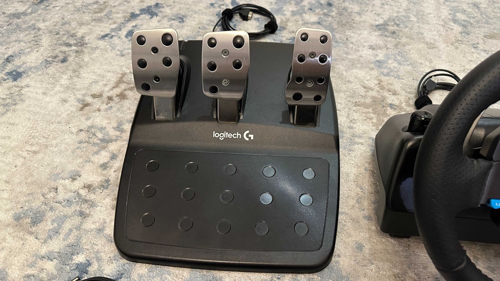 Volante e pedais Logitech G29