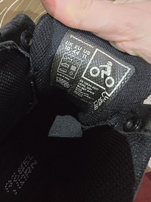 Rebelhorn spike black