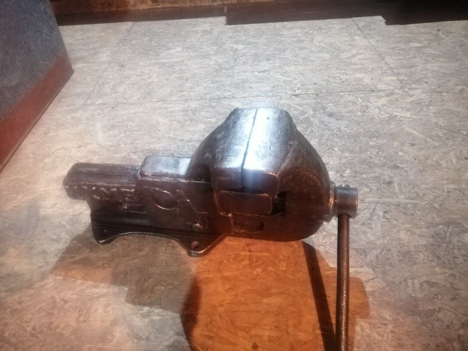 Тиски стальные!!! Ссср большие.