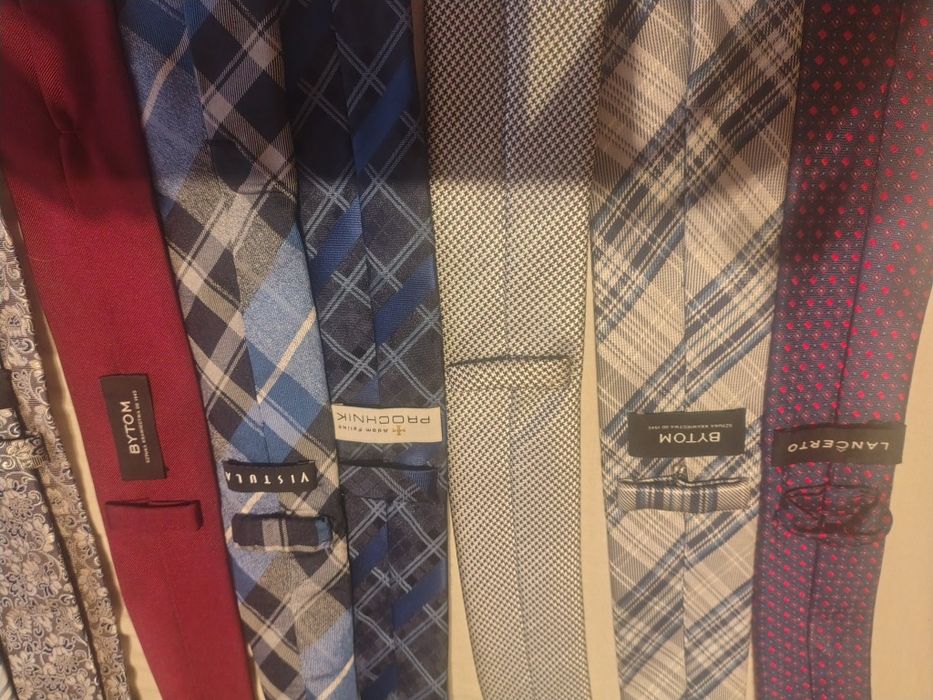 Zestaw krawatów i poszetek butonierek Vistula Bytom