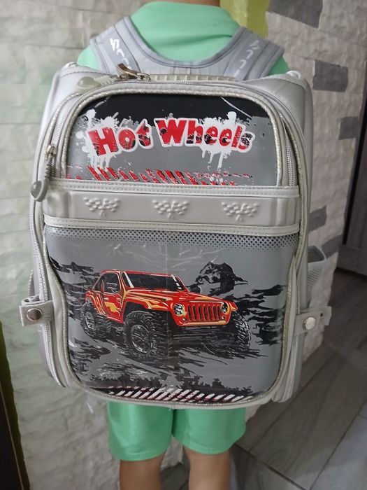 Портфель в школу Новий