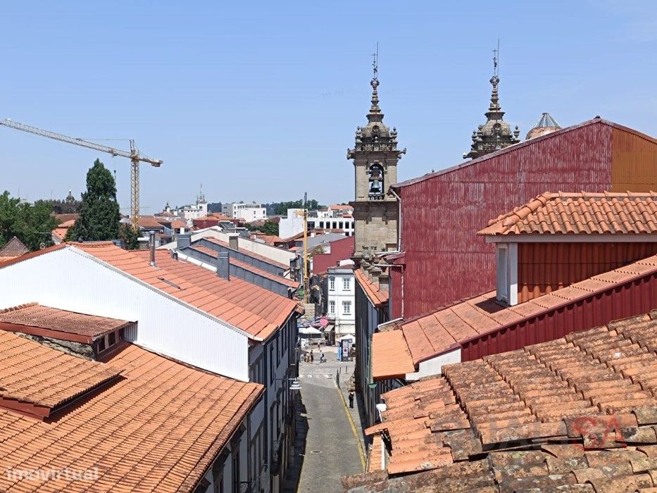 Apartamento T0 novo com varanda, equipado e mobilado, localizado no...