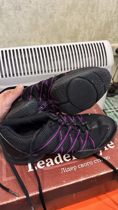 Кросівки для танців