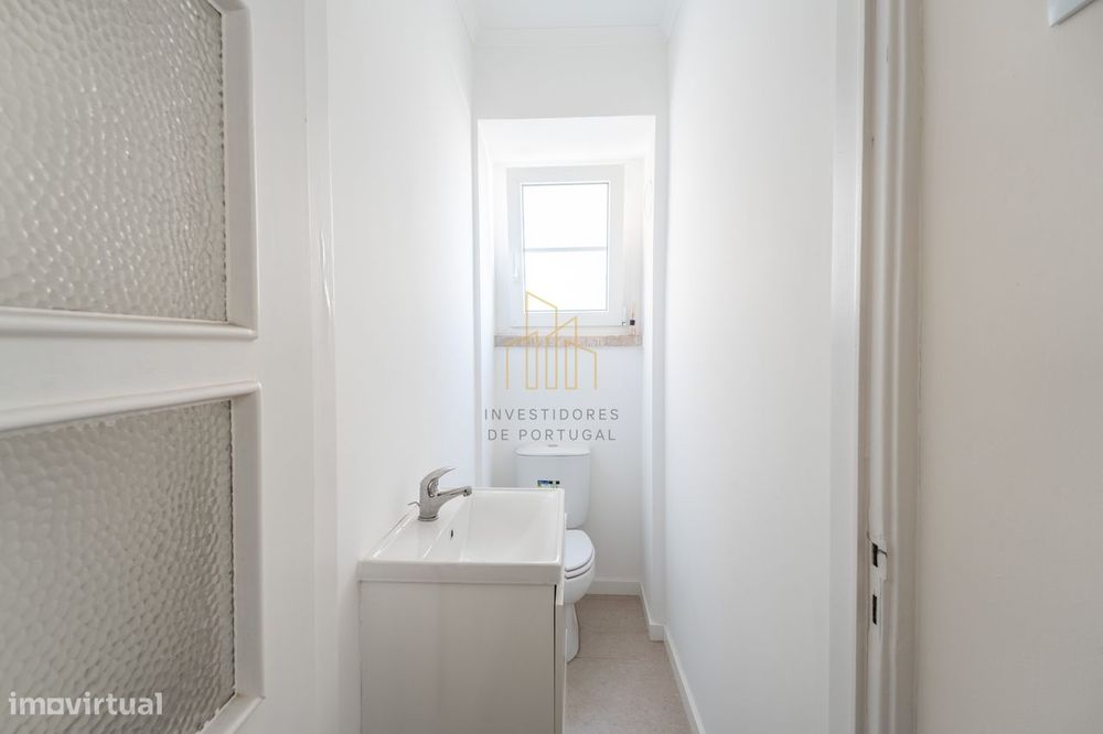 Apartamento T4 Remodelado em Campolide