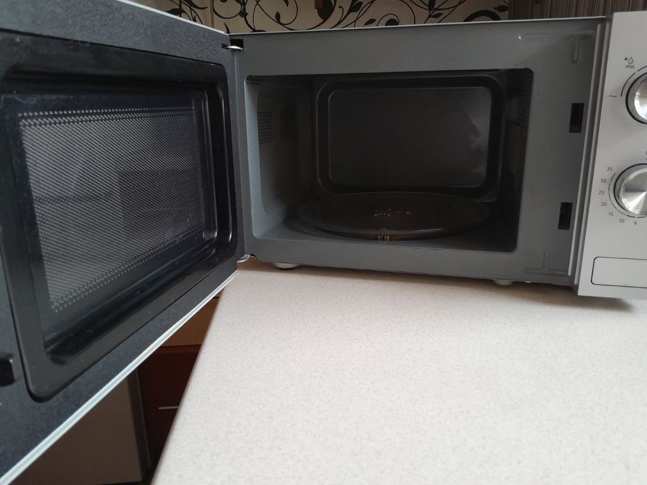 Мікрохвильовка в робочому стані