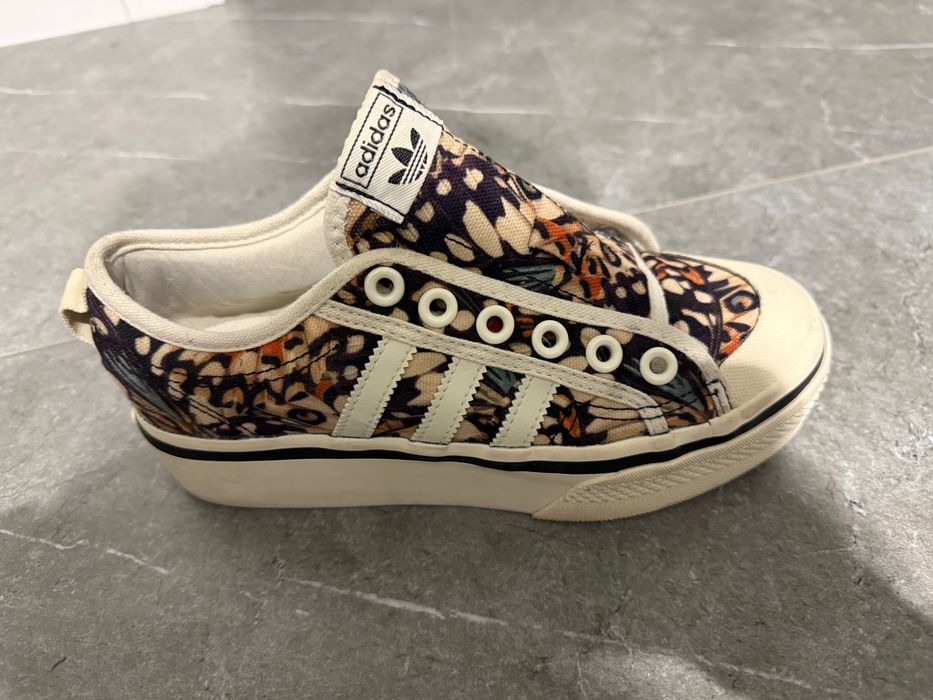 Кеди adidas стильні