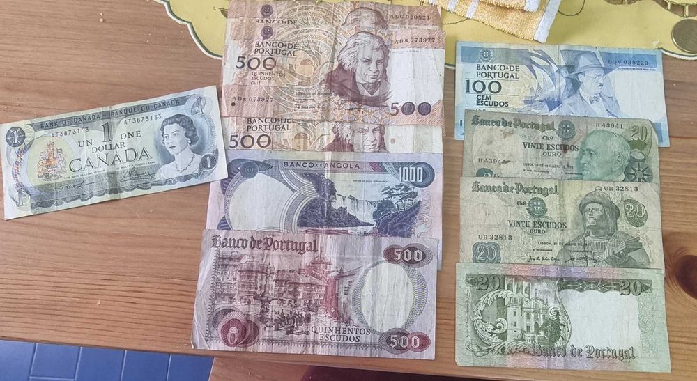 Conjunto de notas antigas.