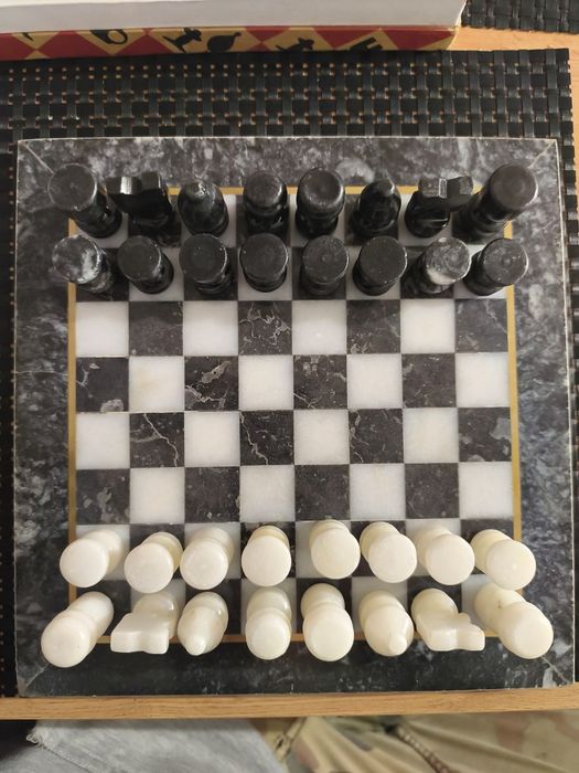 Szachy marmurowe rękodzieło