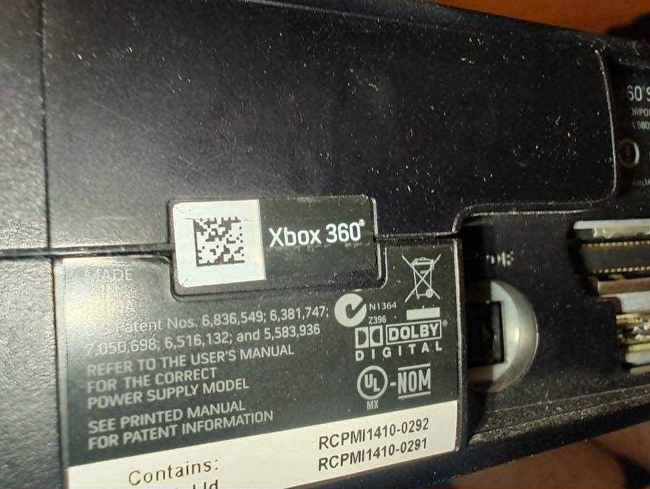 Xbox 360 250GB + Kinect + 2 pady + 14 gier