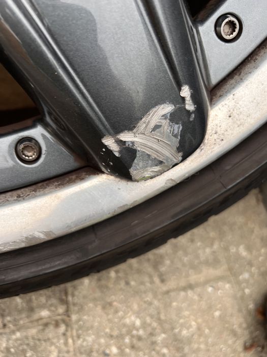 Bentley oryginalne skrecane felgi z oponami 245/35/20