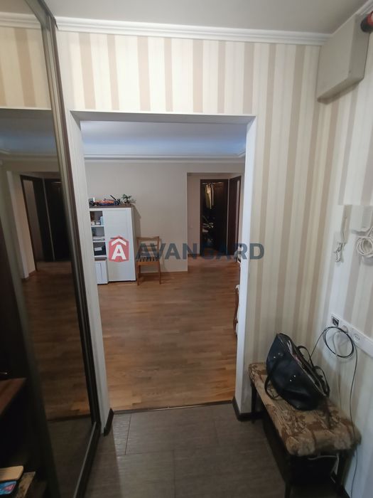 Продам 3шку на космосі! Сертифіка ТАК!