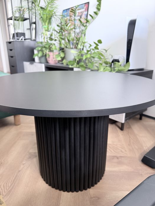 Stolik kawowy okrągły ryflowany czarny Bench4Home polska produkcja