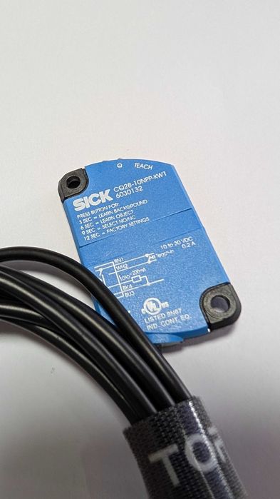 Czujnik pojemnościowy SICK CQ28-10NPP-KW1