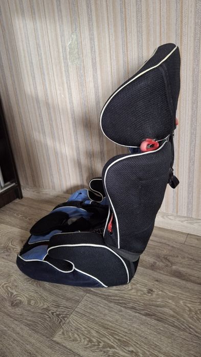 Автокрісло Coneco