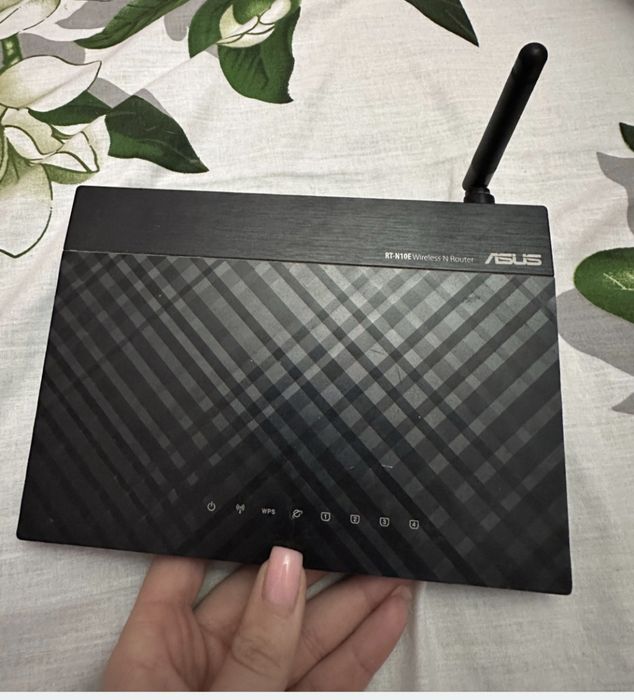 Wi-Fi роутер Asus без блоку живлення.