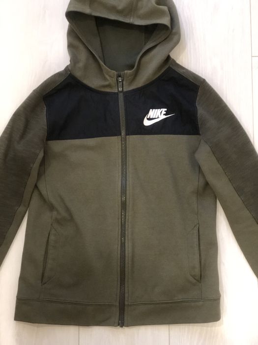 Кофта , пайта, худі. Nake