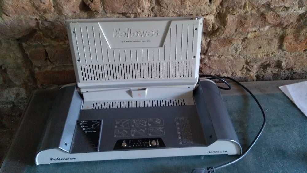 Termo bindownica Fellowes Helios 30 , stan bardzo dobry , zamienię
