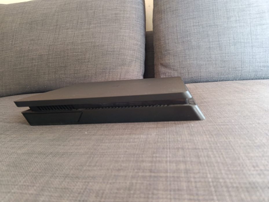 Playstation 4 Slim, 500GB Preto, Dualshock,