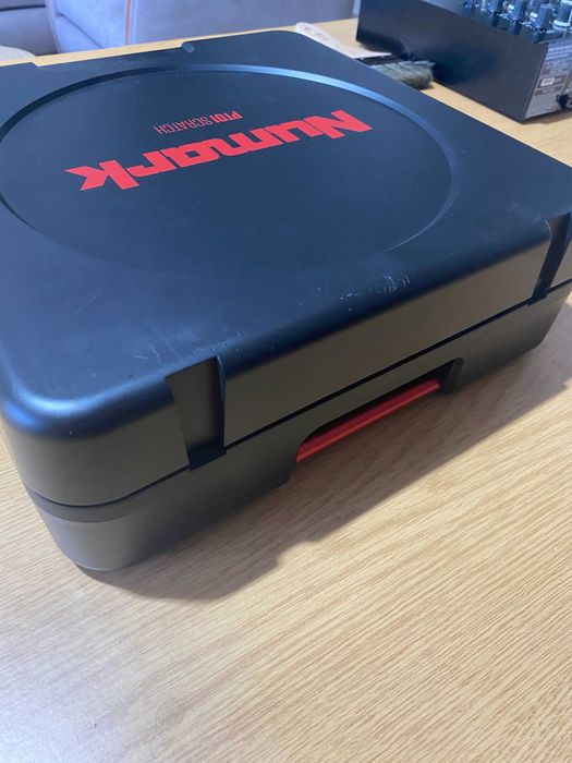 Numark PT01 Scratch — Gira-discos portátil com USB