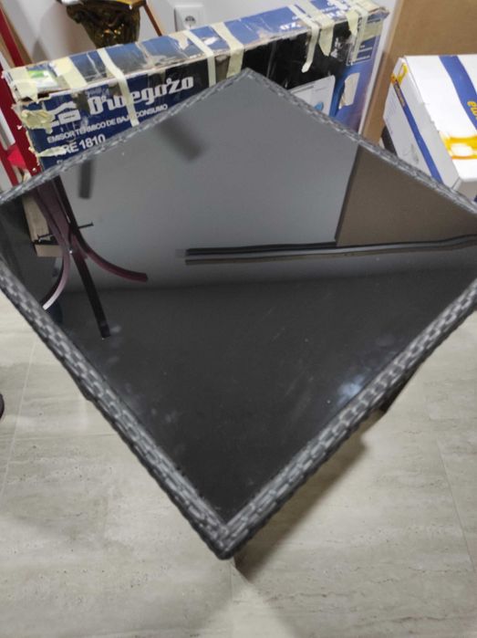 mesa de vidro como nova, usada 2,ou 3 vezes vendo 60 euros