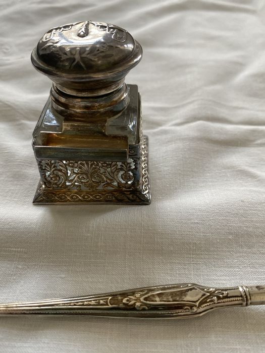 Tinteiro de casquinha e aparo em prata