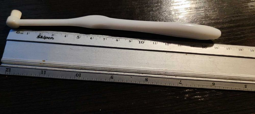 ортодонтичеекая зубная щетка с круглой головкой