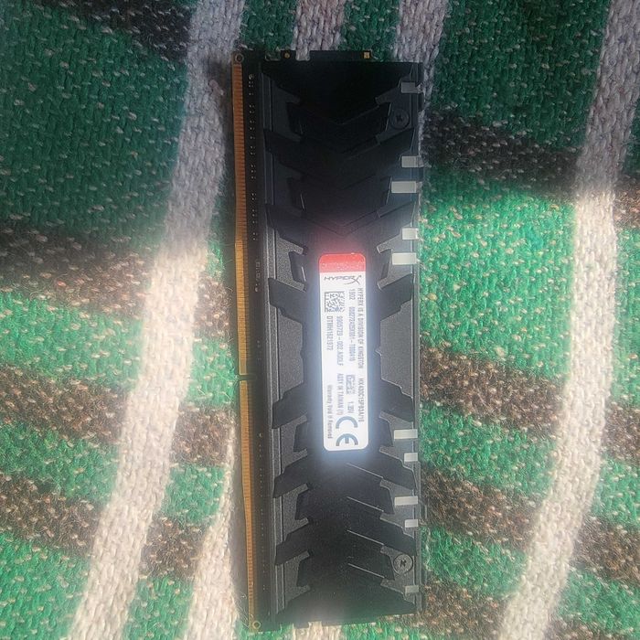 Пам'ять HyperX 16 GB DDR4 3000 MHz Predator RGB (HX430C15PB3A/16)