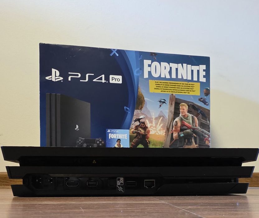 ZESTAW PS4 Pro 1TB + 3 Padv + 15 Gier Pudetkowych