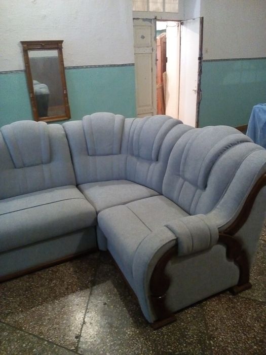 Ремонт та перетяжка м'яких меблів. Великий вибір тканин та фурнітури.