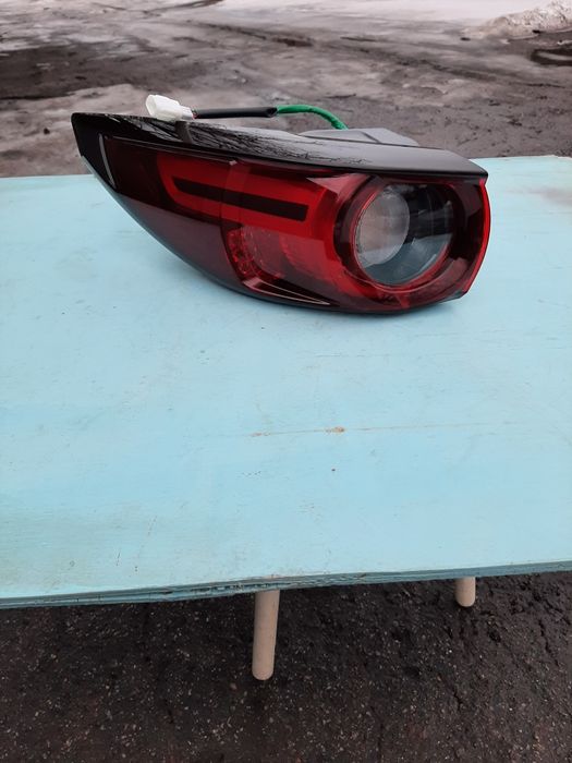 Задняя левая фара в крыле Мазда СХ - 5.