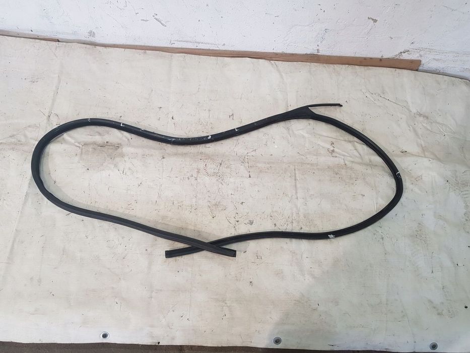 USZCZELKA BOKU DRZWI LEWY PRZÓD BMW E36 SEDAN ORYG