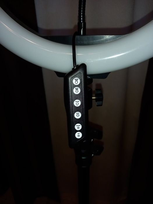 Кільцева LED-лампа Ring Light 34 см зі штативом, пультом та тримачем для телефону