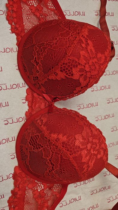 Новий червоний комплект