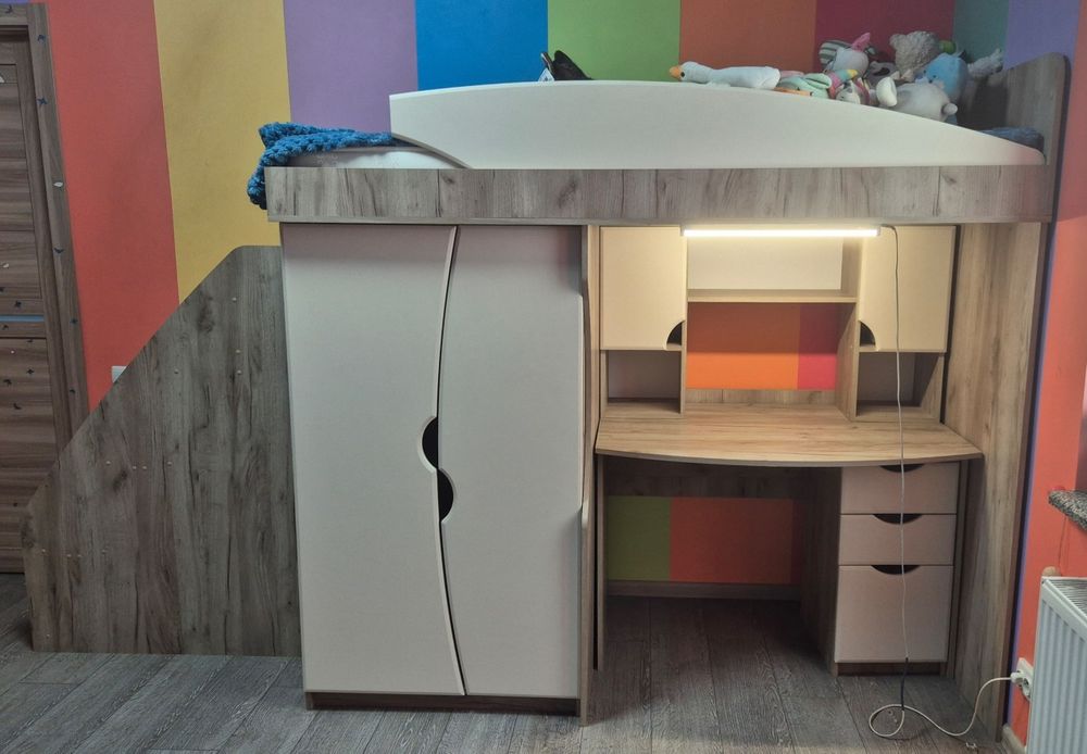 Продам дитяче ліжко зі шкафом і столом  розмір ліжка  800× 2000.