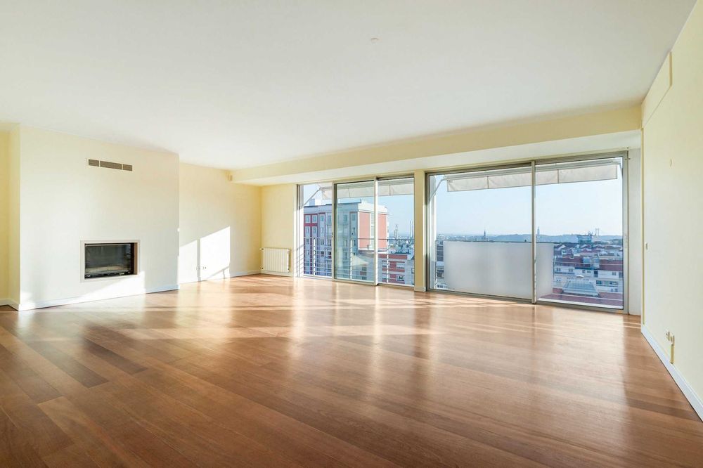 T3 208m², 2 garagens, arrecadação, vista Tejo, Amoreiras, 24h seg.