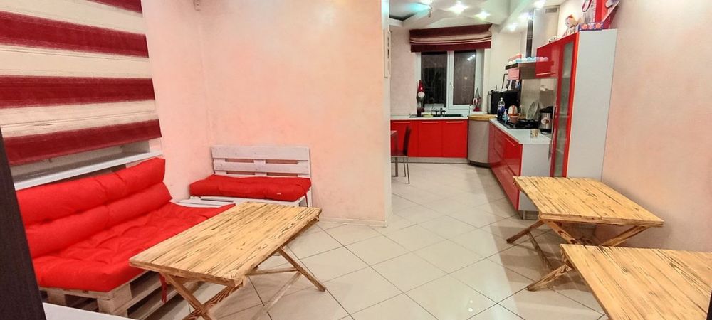 Здам будинок подобово перший поверх сауна басейн проектор