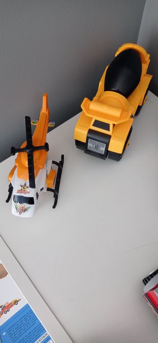 Zestaw zabawek LEGO, Hot Wheels betoniarka i helikopter