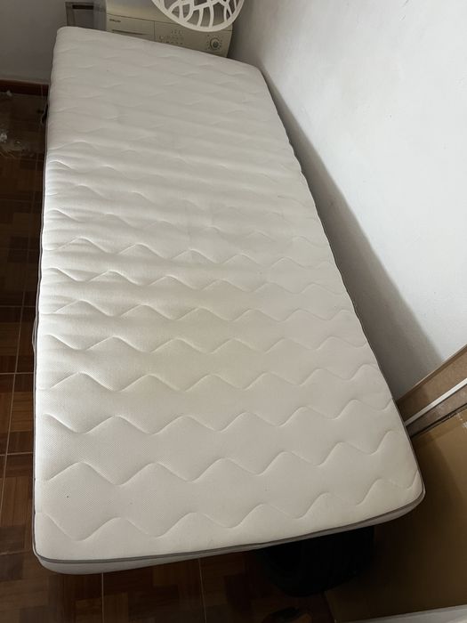 Colchao solteiro novo praticamente