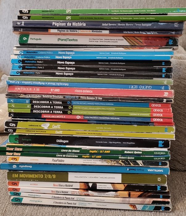Livros escolares manuais e cadernos de atividades 9 ano