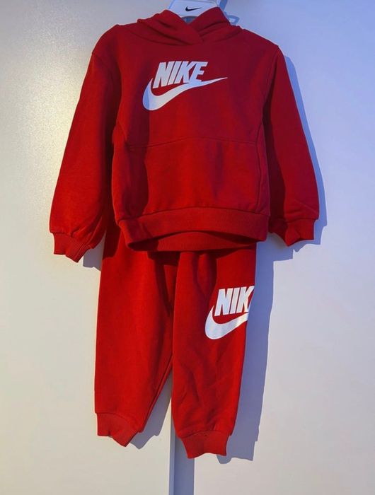 Dres dziecięcy Nike.