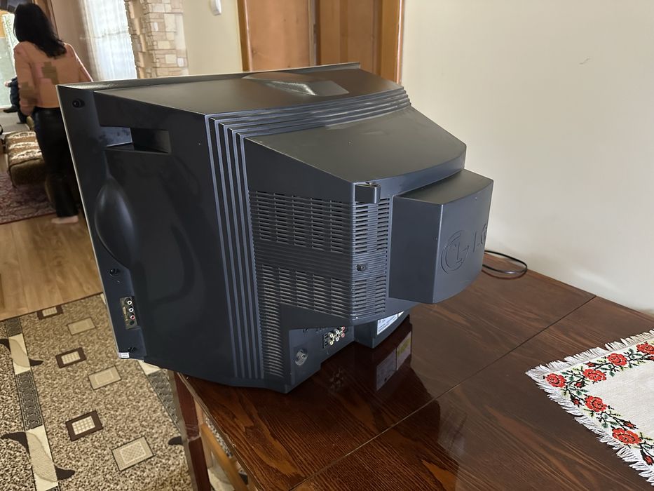 Кольоровий Телевізор LG.