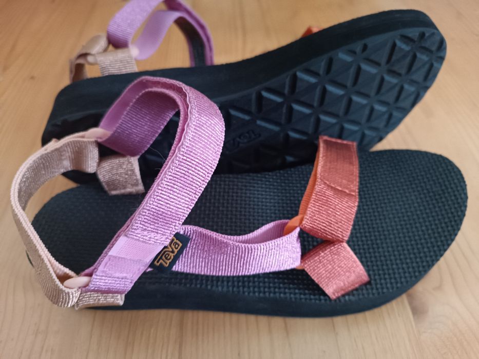 Нові босоніжки Teva