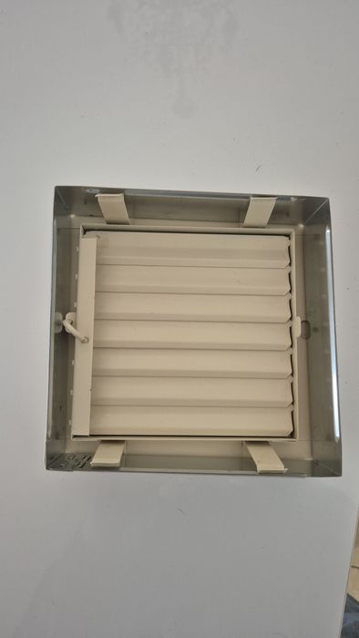 Kratka wentylacyjna kominkowa