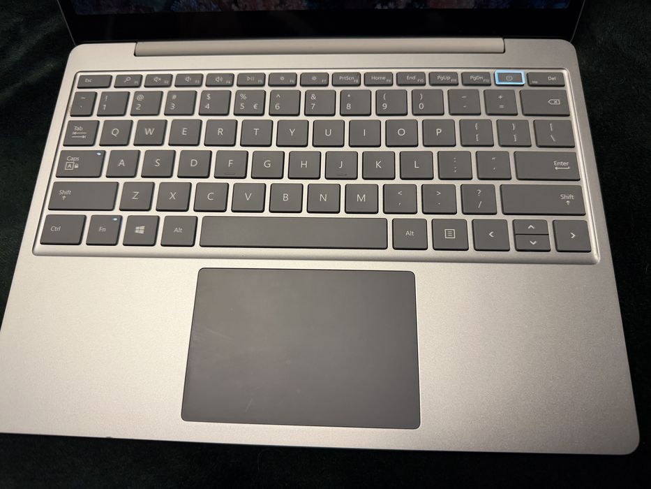 surface laptop go