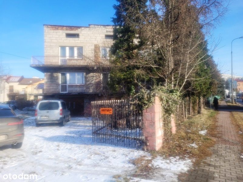 Trzebina-Rynek, piętrowy dom z lat 70-tych na 14 arowej+garaże