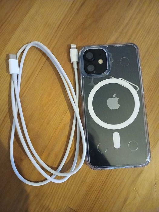 Iphone 12 mini em perfeitas  condições, sem marcas de uso.