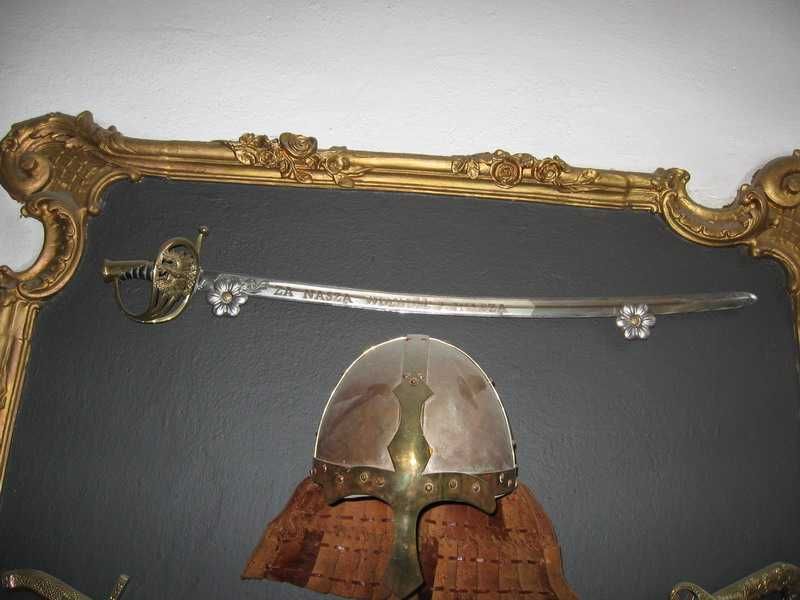 Panoplia komplet na ścianę szable, hełm, tarcza