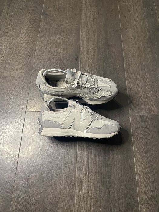 New Balance 327